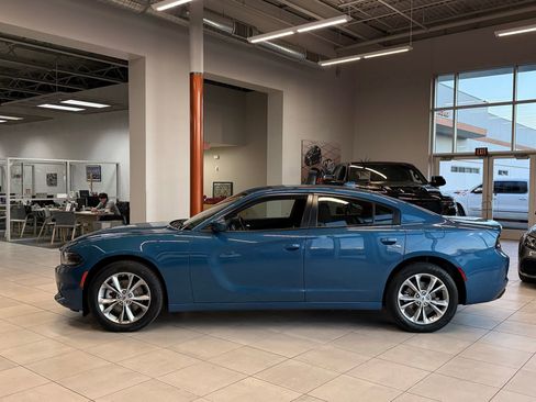 Used 2022 Dodge Charger SXT w/ Navigation & Travel Group image 2