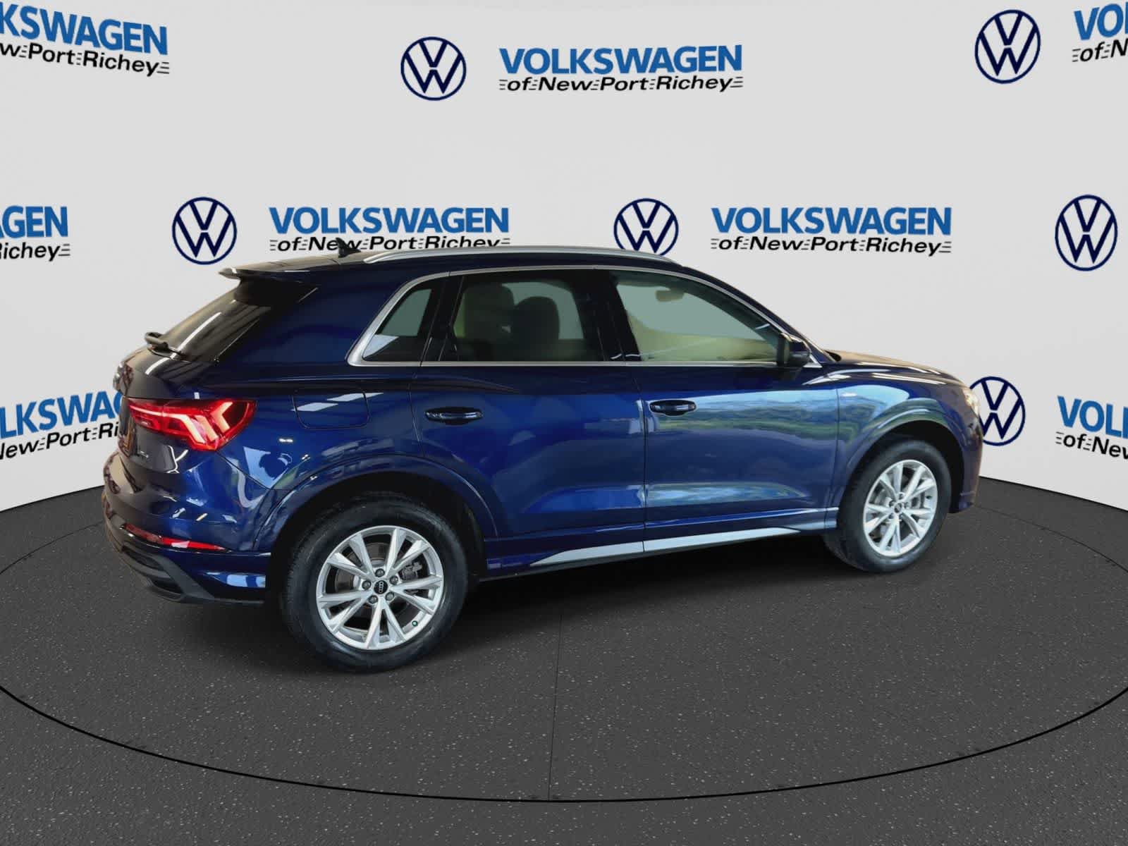 Used 2023 Audi Q3 2.0T Premium Plus w/ Premium Plus Package AWD/4WD image 8