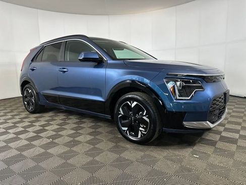 Used 2025 Kia Niro Wind w/ Wind Preserve Package image 2