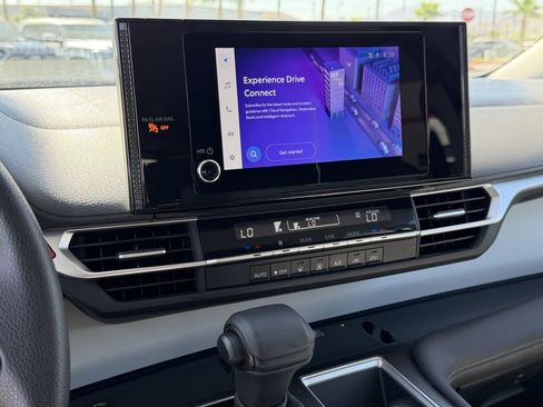 Certified 2025 Toyota Sienna LE FWD image 25
