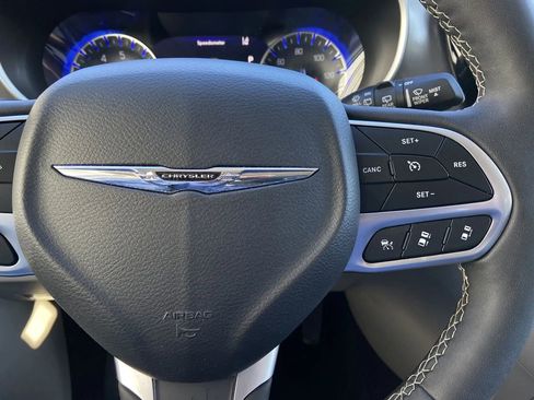 Used 2024 Chrysler Pacifica Touring-L image 15