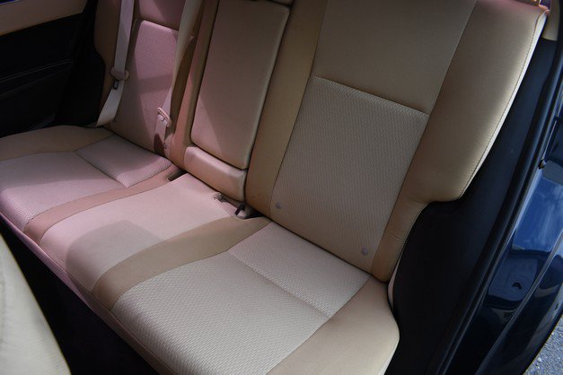 Used 2017 Toyota Corolla LE w/ Carpet Mat Package (TMS) FWD image 22