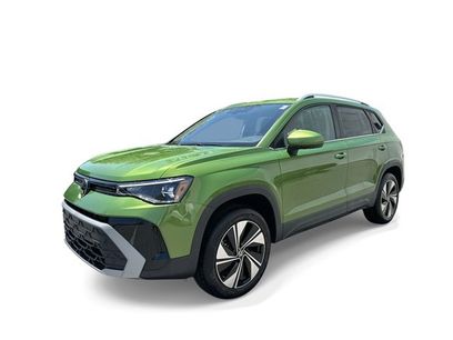 New 2025 Volkswagen Taos SE w/ Panoramic Sunroof Package