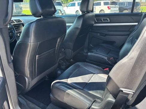 Used 2016 Ford Explorer XLT w/ Equipment Group 202A FWD image 13