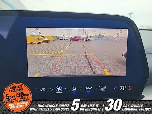 Used 2025 Chevrolet Traverse LT image 34