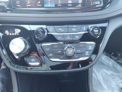 New 2026 Chrysler Pacifica Pinnacle image 6