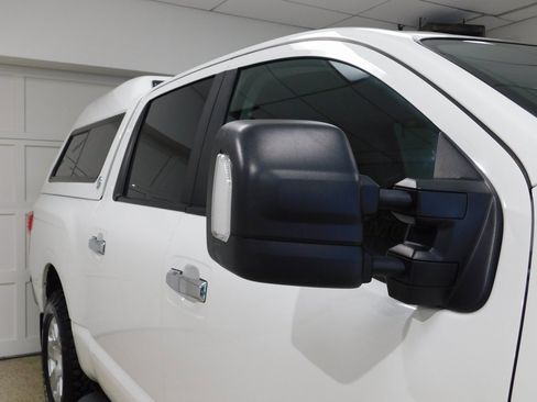 Used 2017 Nissan Titan SV image 13