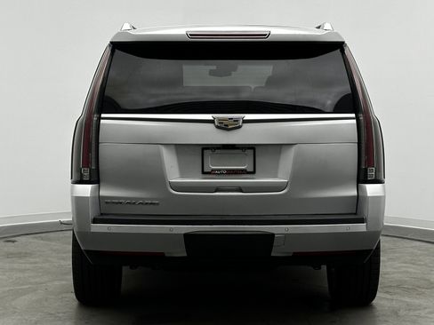 Used 2019 Cadillac Escalade Luxury image 8