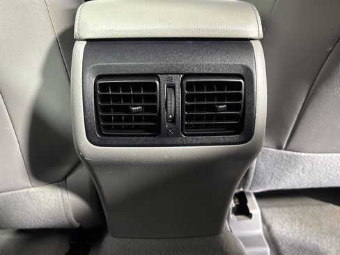 Used 2015 Toyota Camry XLE w/ Moonroof Package FWD image 19