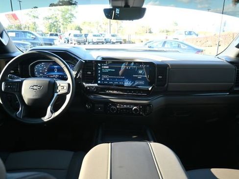 Used 2024 Chevrolet Silverado 2500 ZR2 w/ Technology Package image 12