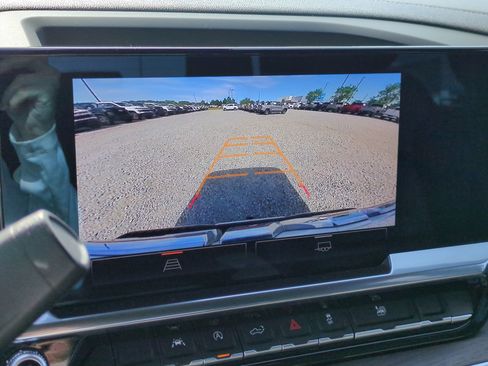 Used 2025 GMC Sierra 1500 SLT AWD/4WD image 25