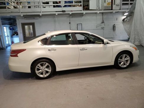 Used 2013 Nissan Altima 2.5 SV w/ 2.5SV Convenience Pkg FWD image 8