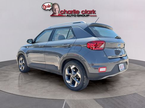Used 2024 Hyundai Venue SEL FWD image 4