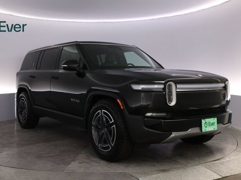 Used 2025 Rivian R1S Adventure Dual AWD/4WD image 13