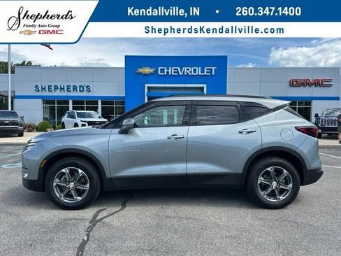 Used 2025 Chevrolet Blazer LT AWD/4WD image 1