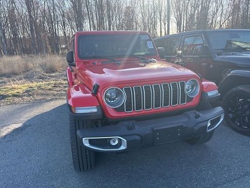 Used 2025 Jeep Wrangler Unlimited Sahara image 4