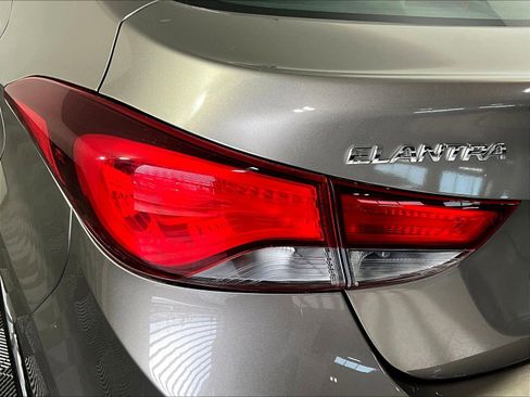 Used 2015 Hyundai Elantra SE w/ Option Group 03 FWD image 20