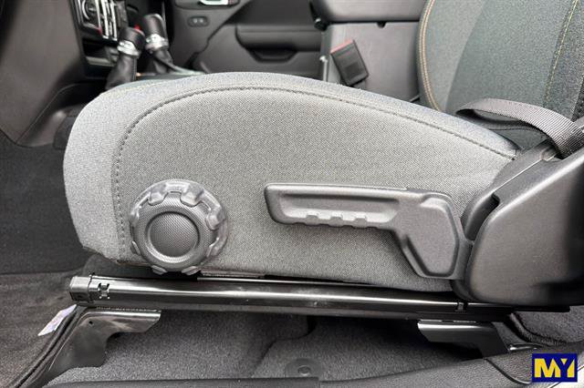 Used 2024 Jeep Gladiator Sport AWD/4WD image 13