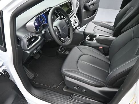 New 2025 Chrysler Pacifica Select w/ Uconnect Theater Family Group image 9