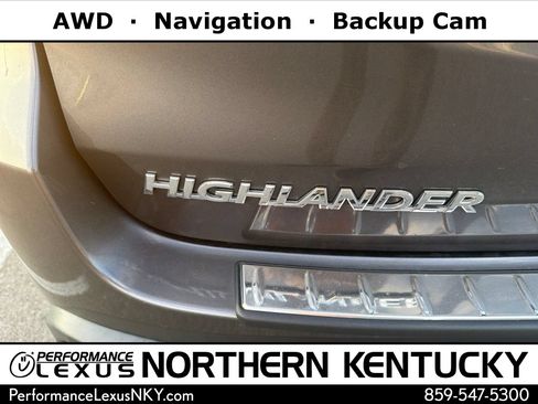 Used 2019 Toyota Highlander XLE AWD/4WD image 1