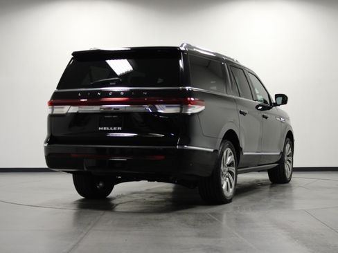 Used 2024 Lincoln Navigator L 4WD image 4
