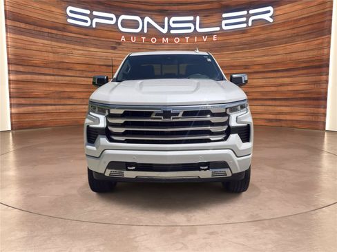 Used 2025 Chevrolet Silverado 1500 High Country w/ High Country Premium Package AWD/4WD image 10
