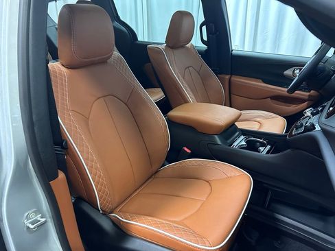 New 2026 Chrysler Pacifica Pinnacle image 23