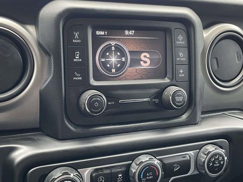 Used 2020 Jeep Wrangler Sport S image 24