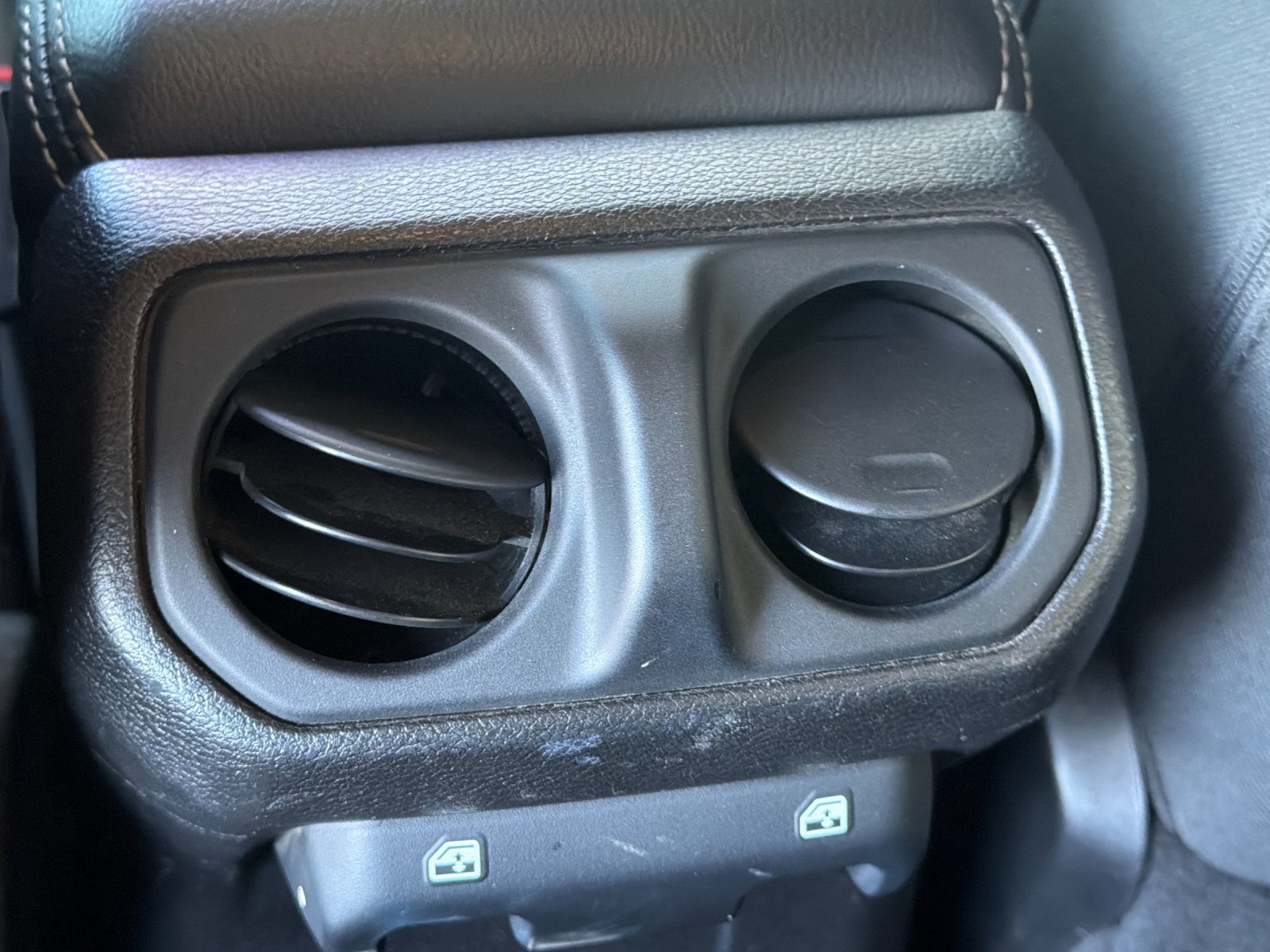 Used 2018 Jeep Wrangler Unlimited Sahara AWD/4WD image 34
