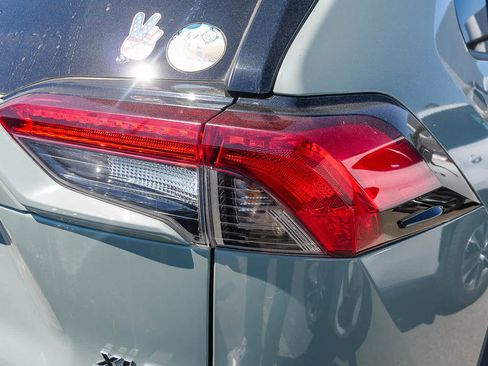 Used 2019 Toyota RAV4 XLE w/ Carpet Mat Package AWD/4WD image 19