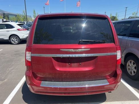 Used 2012 Chrysler Town & Country Touring-L w/ Entertainment Group #2 FWD image 5