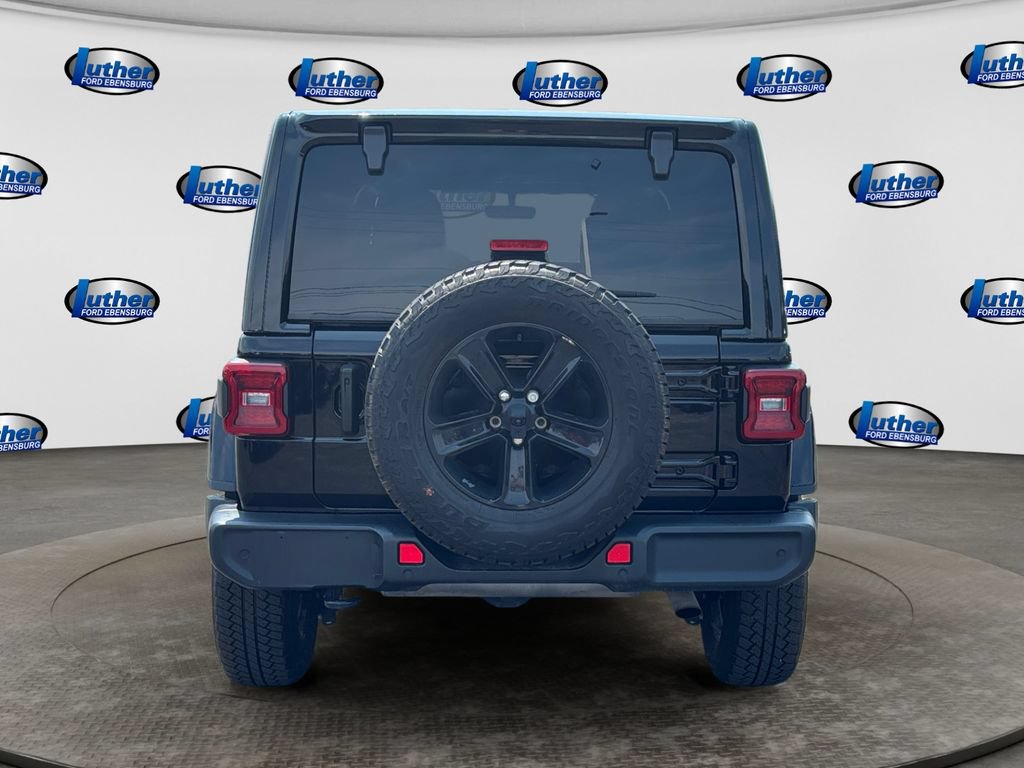 Used 2022 Jeep Wrangler Unlimited Sahara AWD/4WD image 4