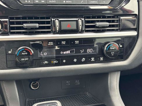 Used 2024 Nissan Pathfinder SV AWD/4WD image 26