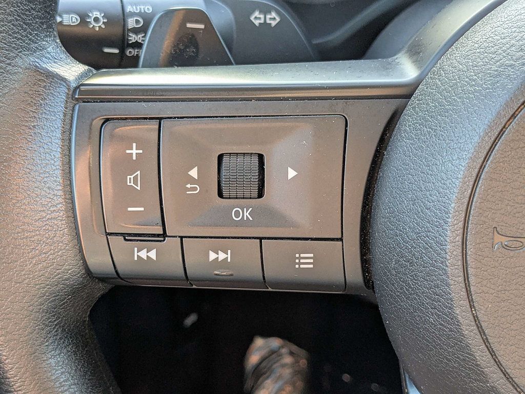 Used 2024 Nissan Rogue S AWD/4WD image 27