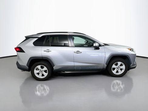 Used 2019 Toyota RAV4 XLE w/ Convenience Package FWD image 3