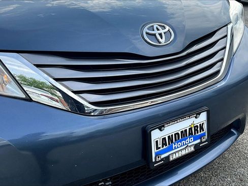 Used 2016 Toyota Sienna XLE Premium FWD image 30