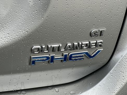Used 2018 Mitsubishi Outlander GT image 12