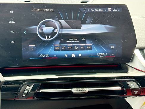 Used 2025 BMW X2 xDrive28i AWD/4WD image 35