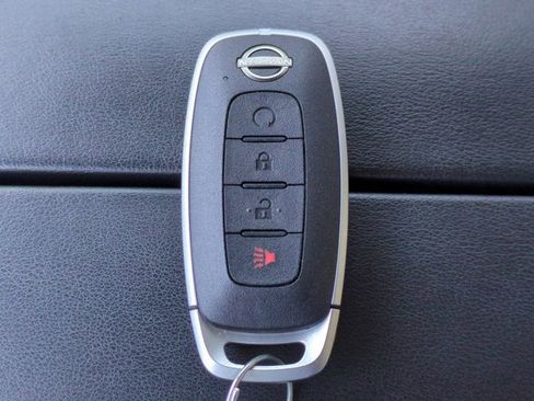 Used 2023 Nissan Rogue SV image 28