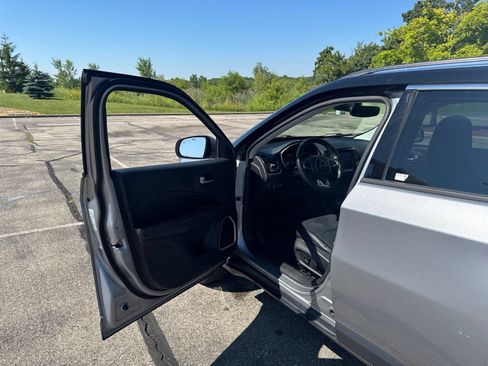 Used 2018 Jeep Compass Limited w/ Navigation Group AWD/4WD image 15