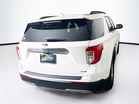 Used 2020 Ford Explorer XLT w/ Equipment Group 202A image 7