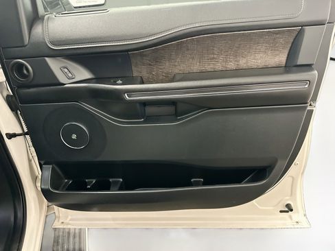 Used 2019 Ford Expedition Limited w/ Equipment Group 302A AWD/4WD image 36