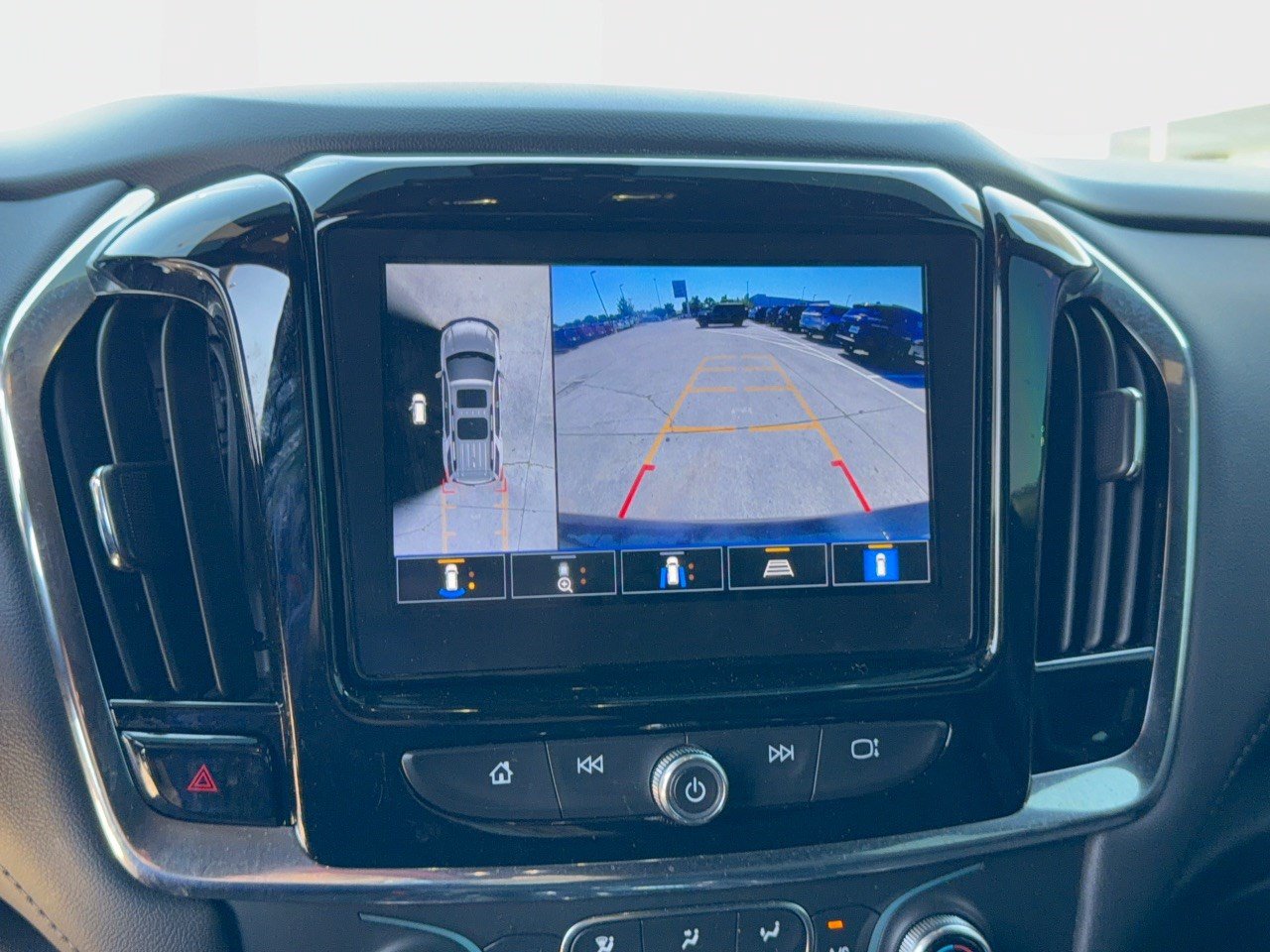 Used 2023 Chevrolet Traverse LT FWD image 24