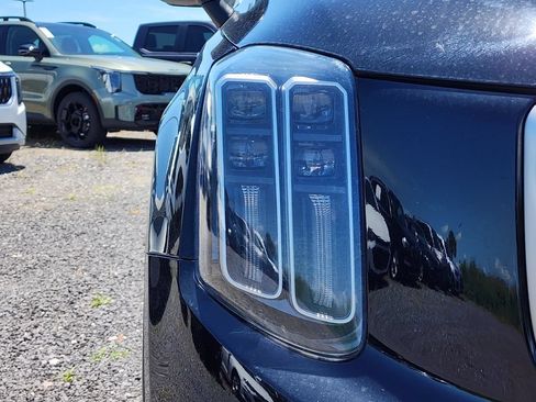 Used 2024 Kia Telluride EX w/ EX Captain's Chair Package AWD/4WD image 11