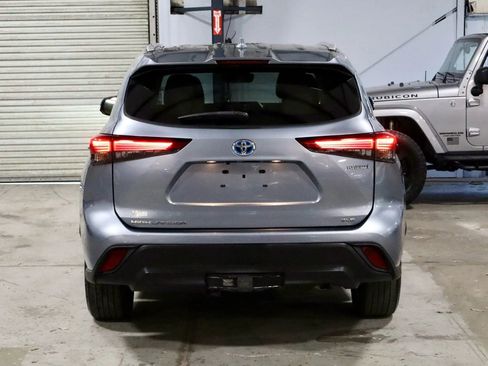 Used 2022 Toyota Highlander XLE image 7