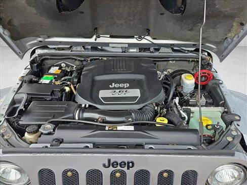 Used 2013 Jeep Wrangler Unlimited Rubicon AWD/4WD image 20