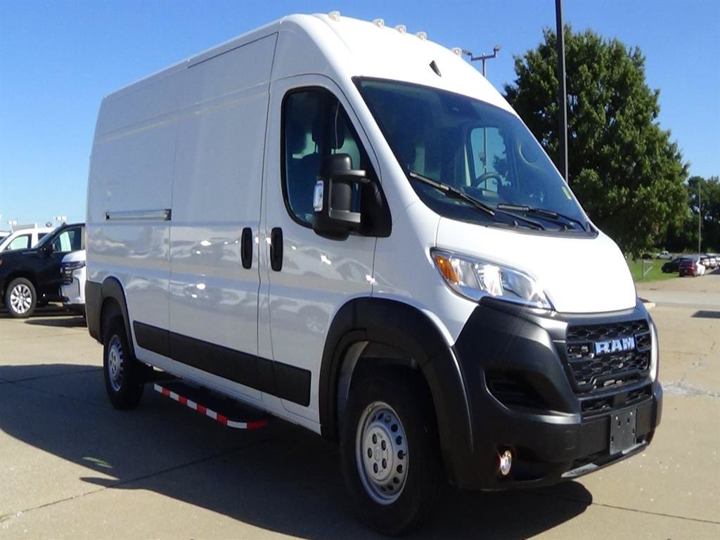Used 2025 RAM ProMaster 2500 w/ Convenience Group FWD image 4