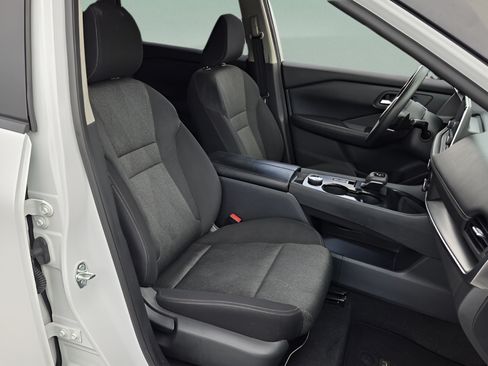 Used 2024 Nissan Rogue SV AWD/4WD image 15