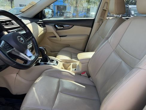 Used 2017 Nissan Rogue SL w/ SL Premium Package FWD image 18