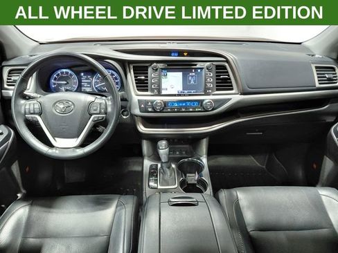 Used 2019 Toyota Highlander Limited AWD/4WD image 2